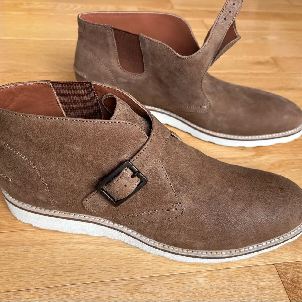 Hugo Boss Brown Chukka Boots with Distinctive White Sole Size 9